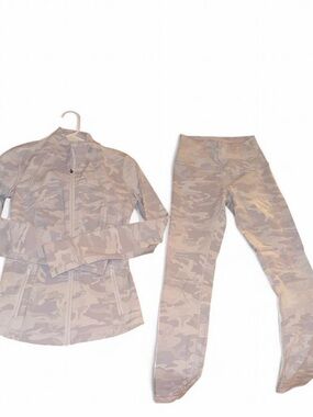 BUNDLE-lululemon athletica White/Grey Camo Leggings & Define Jacket. Both Size 6